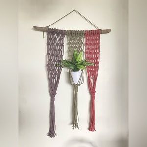 Macrame plant hanger